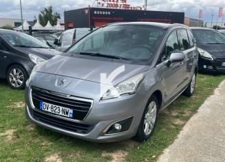 Photo du véhicule PEUGEOT 5008