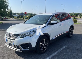 Photo du véhicule PEUGEOT 5008