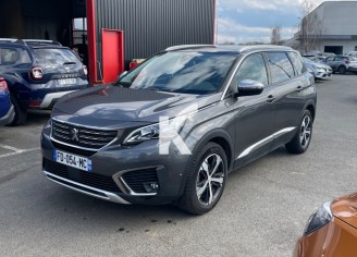 Photo du véhicule PEUGEOT 5008