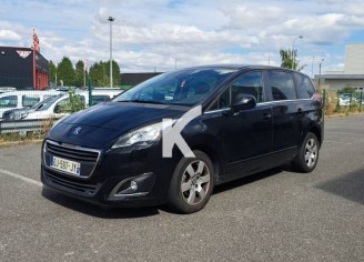 Photo du véhicule PEUGEOT 5008