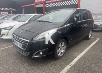 Photo du véhicule PEUGEOT 5008