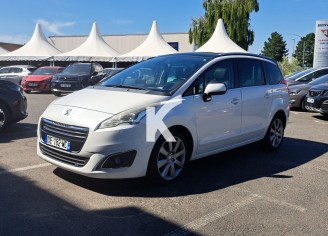 Photo du véhicule PEUGEOT 5008