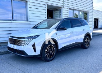 Photo du véhicule PEUGEOT 5008