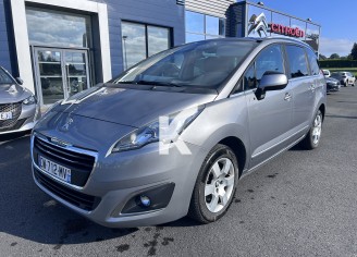Photo du véhicule PEUGEOT 5008
